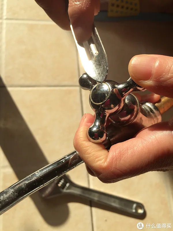 水龙头滴水的简单修理过程