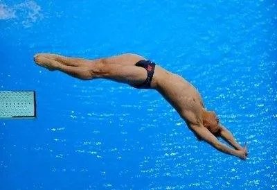 男子十米跳台包揽金银牌，你知道跳水十米台和三米板的区别吗？