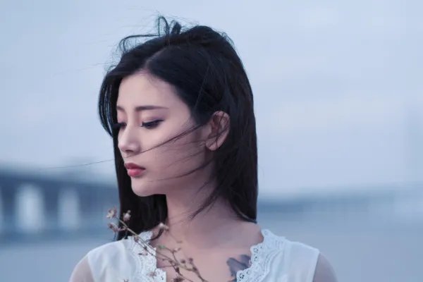 怎么辨别女朋友是不是有事瞒着你