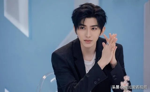 如何看待蔡徐坤对刘雨昕的态度？