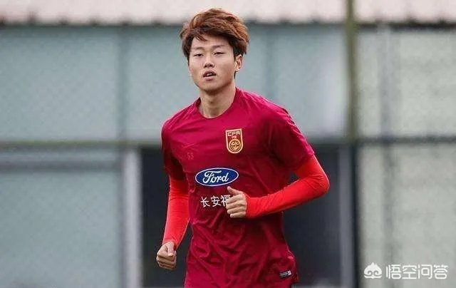 强烈建议，让散步踢球的冯潇霆退出国家队，你同意吗？