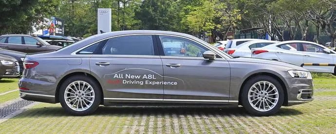 奔驰cabrio什么意思,奔驰蓝调版什么意思