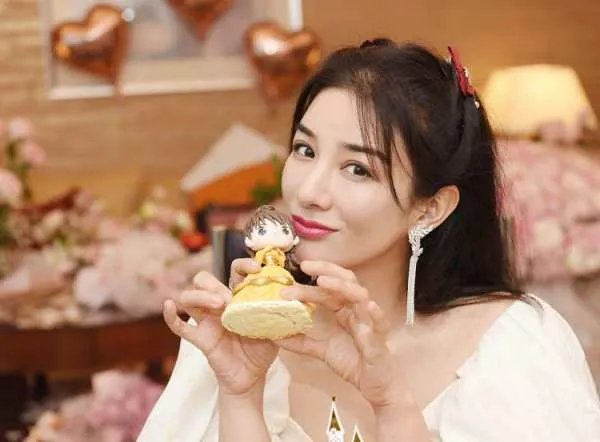 黄奕晒44岁庆生照,圈内与哪些明星是好友呢?