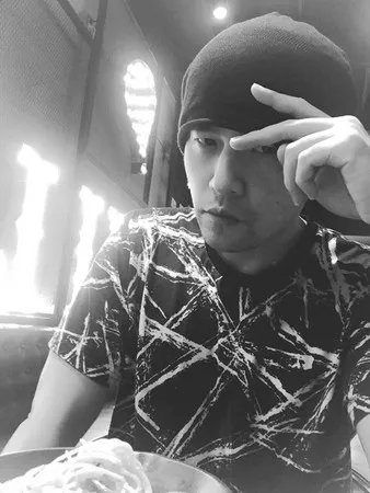 周杰伦生日王俊凯祝福，如何评价王俊凯的情商？