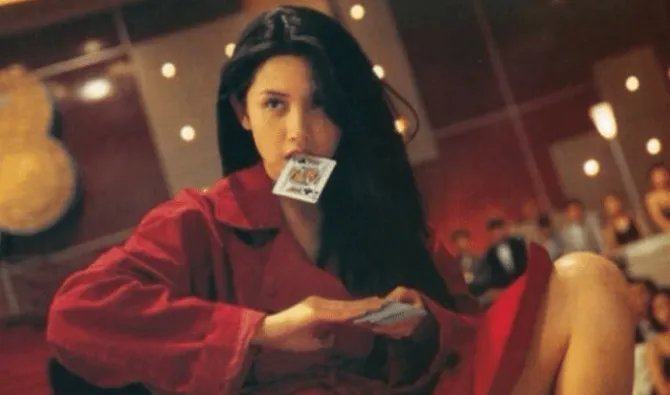 朱茵和邱淑贞的经典镜头，都比不过蔡少芬的“低头杀“，你觉得呢？