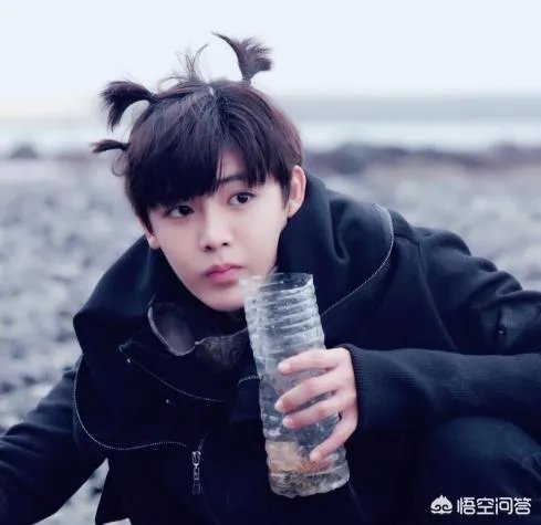 《人不彪悍枉少年》花彪的扮演者是谁？你如何看待这部剧？