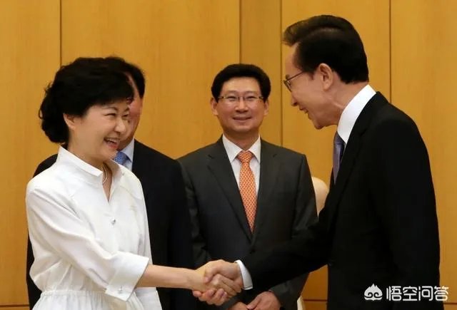 李明博和朴槿惠在看守所的待遇有什么不同？