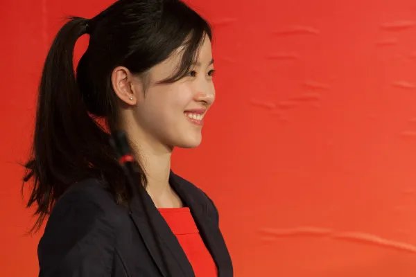 章泽天否认学习成绩差，为什么大家这么关注她的成绩呢？