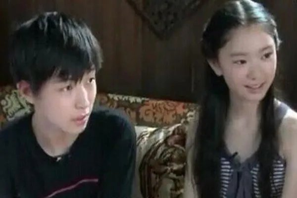 00后左溢和陈子仪接吻   初恋小女友曝光