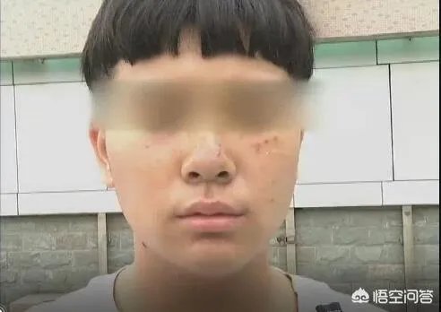 您怎么评价杭州小伙球场打篮球,被广场舞大妈抓成大花脸？