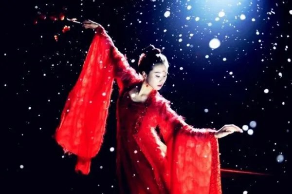 《步步惊心》热播，其中若曦跳舞是哪一集？