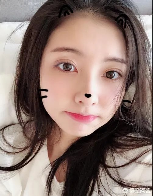 王思聪前女友豆得儿现身《快乐大本营》，为何分手后豆得儿颜值下降的如此之快？