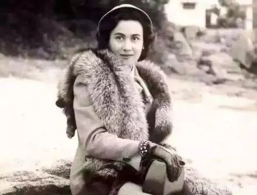 赌王何鸿燊一生成就颇多，为何说原配黎婉华更值得被记住？