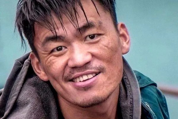 王永飞曾离开王宝强生活落魄，是如何走到导演这条路上的？