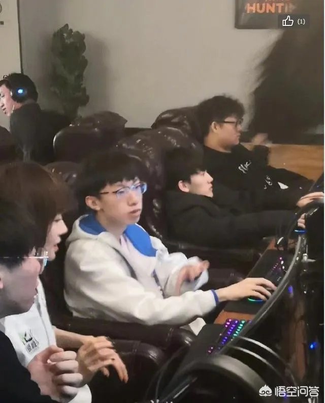 IG队员和陈鲁豫“网吧五连坐”，NING王宝蓝亲自护驾，JKL葛优瘫，你怎么看？