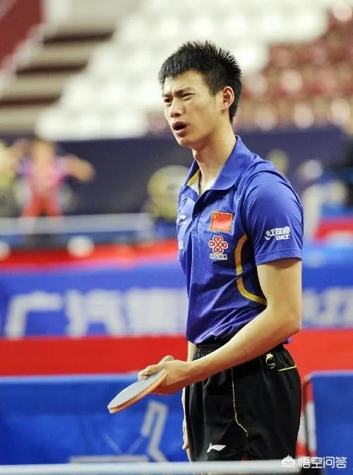 匈牙利公开赛，周雨心因为在比赛局间撕下球拍胶皮而被取消比赛资格，对此你怎么看？