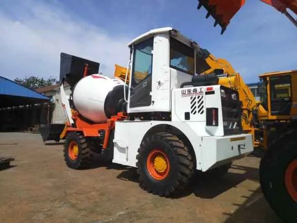 有没有买过小型自上料搅拌车的，好用吗?