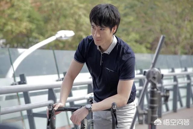 第一个在鸟巢开个人演唱会的歌手是谁？