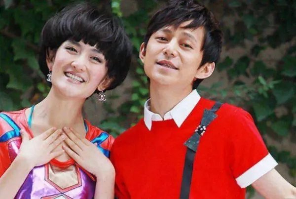 到底发生了什么，何炅和谢娜的友谊的小船被爆翻船？