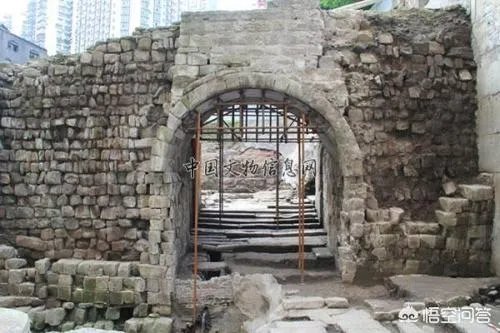 重庆10年左右发掘的老鼓楼衙署遗址和15年发掘的朝天门城墙、古迹、文物等现在是什么状态了？