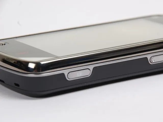 诺基亚海外发布翻盖手机：支持4G及语音助手