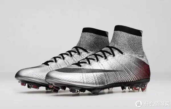 只有天空才是极限：耐克 推出限量版 Mercurial Superfly CR7 324K Gold / Quinhentos 足球鞋