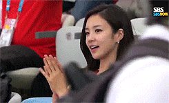 韩国女神主播张艺媛再次报道世界杯，中国球迷说不如刘语熙，你怎么看？