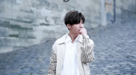 吃相太难看，炎亚纶自己的品牌和自己解约，谜之操作遭网友吐槽，咋回事？