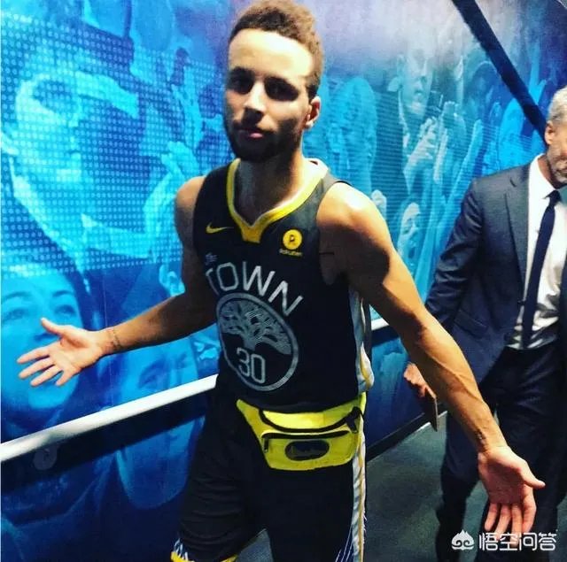 如果需要最后超高难度三分绝杀，科比、库里、哈登你会选谁？