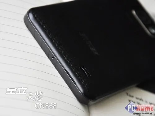 细节：9.8毫米的超薄机身设计