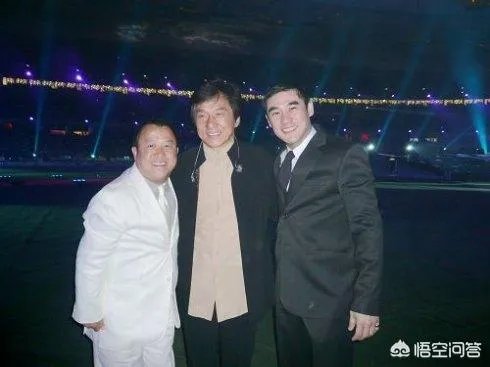 第一个在鸟巢开个人演唱会的歌手是谁？