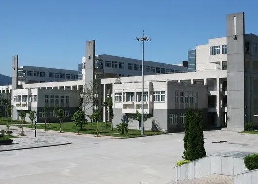 温州内个温一职全称叫什么？是温州职业中等专业学校？新生去学校报名要带什么？交多少钱？！！急！