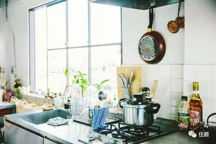 买房、独居、不婚、不生，这届女性实在是太牛了！