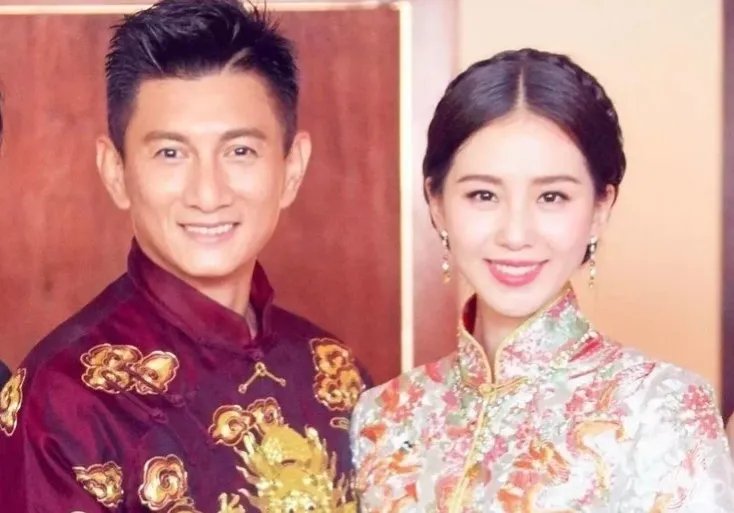 吴奇隆刘诗诗带儿子出游，他们夫妻间的感情状况怎么样？