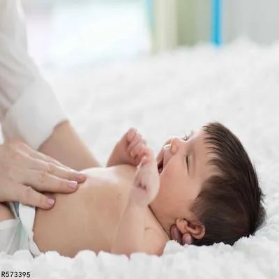 宝宝身体平躺头侧着睡会对宝宝身体产生什么影响 宝宝睡觉的标准姿势是什么