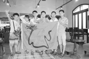 小伙招募5人穷游8国  写满20万字游记