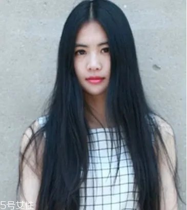 2022年流行短发还是长发 脸大的女生适合这些发型