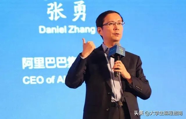 马云为什么这么信任张勇呢，把阿里巴巴这么大的一把交椅交给他坐？