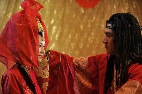 “春宵一刻值千金”，“春宵”最初指的是什么，和现在意思相同吗？