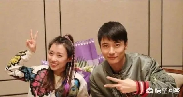 等了一个月张丹峰才回应与毕滢的绯闻,传达了哪些信息?