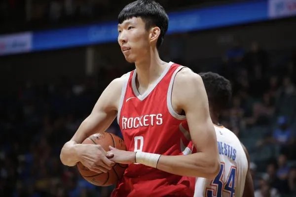 nba2kol周琦咋样？跟奥尼尔王哲林谁厉害？求详解？