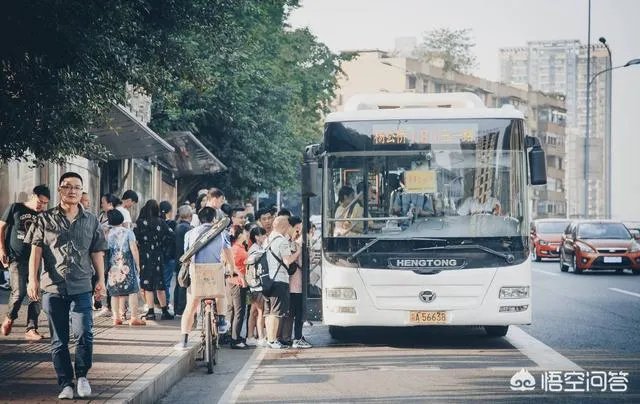 为什么有人说觉得小时候时间过得很慢，而成年后时间一会就过去？