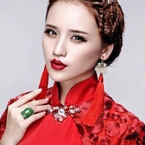 新娘化妆多少钱一次 新娘盘发化妆多少钱