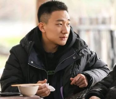 马伊琍卖力宣传，力捧小18岁的绯闻男友，难道她又要重蹈覆辙吗？