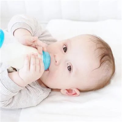 宝宝脸上长了红点儿是怎么回事