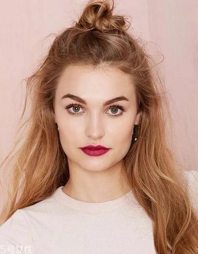 2022年流行短发还是长发 脸大的女生适合这些发型