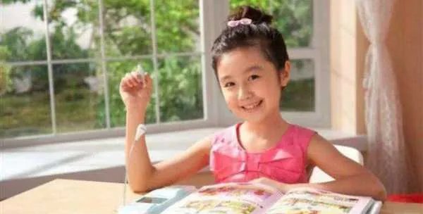 “点读机女孩”高考成绩曝光，网友为何说你敢再说So easy不？