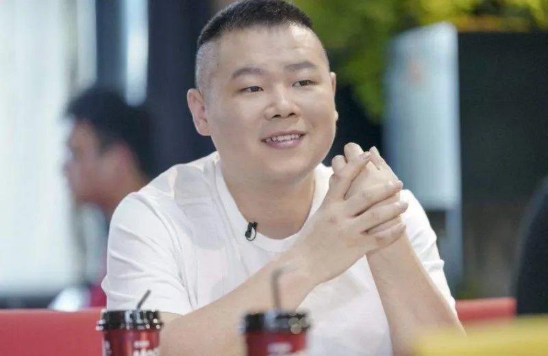 岳云鹏在杭州录节目偶遇大妈,大妈的举动为何会遭到网友的调侃?