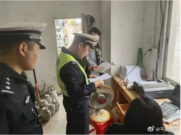 封开交警深入弘建达搅拌站召开道路交通安全宣传讲座