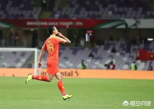 强烈建议，让散步踢球的冯潇霆退出国家队，你同意吗？